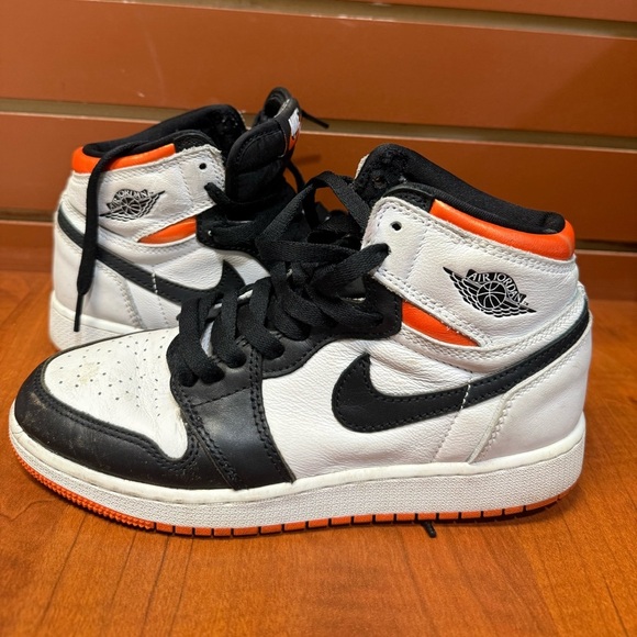 Nike Air Jordan Retro Black White Orange Sneakers - Picture 8 of 10